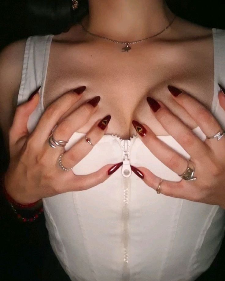 Sensual Narratives of Lesbian Passion Found on Tumblr